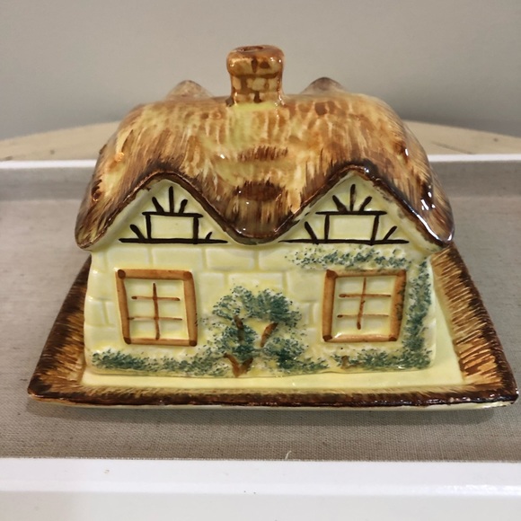 Keele St. Pottery, pre 1947, covered butter or cheese plate - Picture 1 of 12